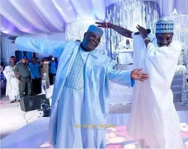 Photo of Bovi and Atiku Abubakar Dabbing Will Make You Laugh
